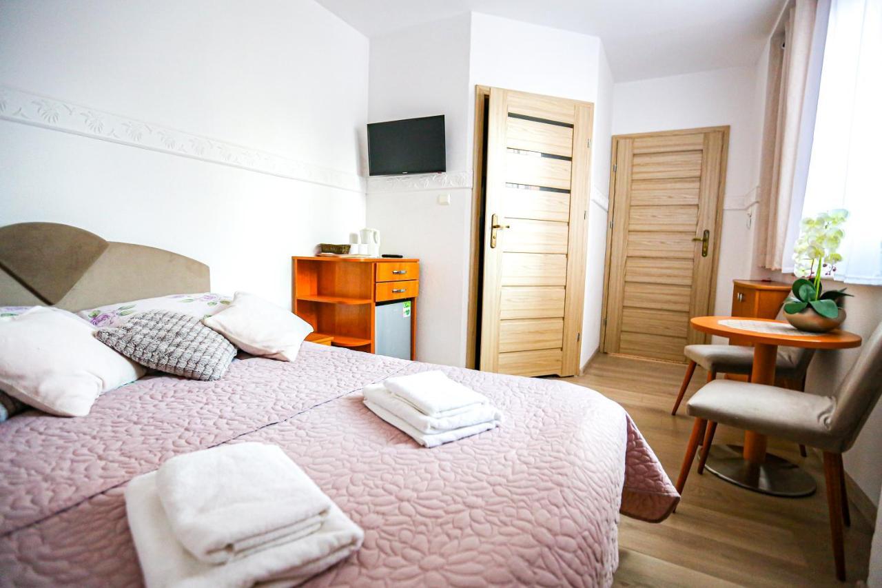 Róża Pokoje&apartamenty *
